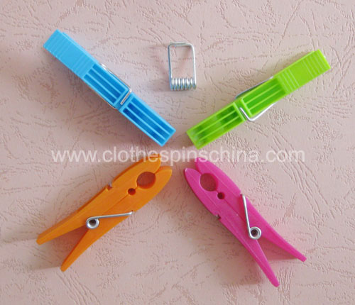 8cm Strong Plastic Clothespins