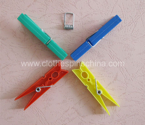 BronaGrand 50pcs Small Clear Plastic Utility Paper Clip Clothespins Clip Clothes Line Clips,Photo Clips,3.5x0.7cmx1cm 