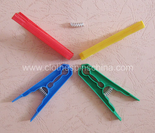 9.1cm Plastic Spring Clothes Pegs